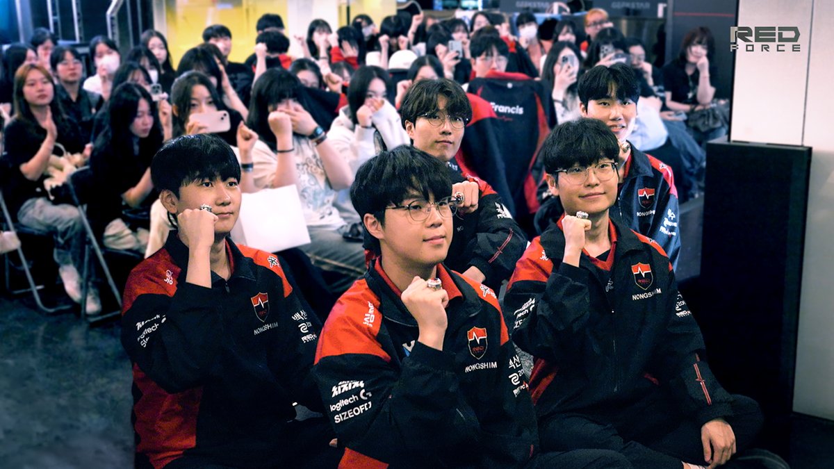 nsr_valorant's tweet photo. [📺YOUTUBE] #VALORANT

REDy for Paris! | 팬미팅 현장 스케치
REDy for Paris! | Fan Meeting Sketch

👉 https://t.co/YOKm7twRKb

#NONGSHIM #NSRedForce #NSWIN #농심레드포스 #VALORANT #VCT #Dambi #Francis #Ivy #Rb #Xross https://t.co/LdjSXexzAf