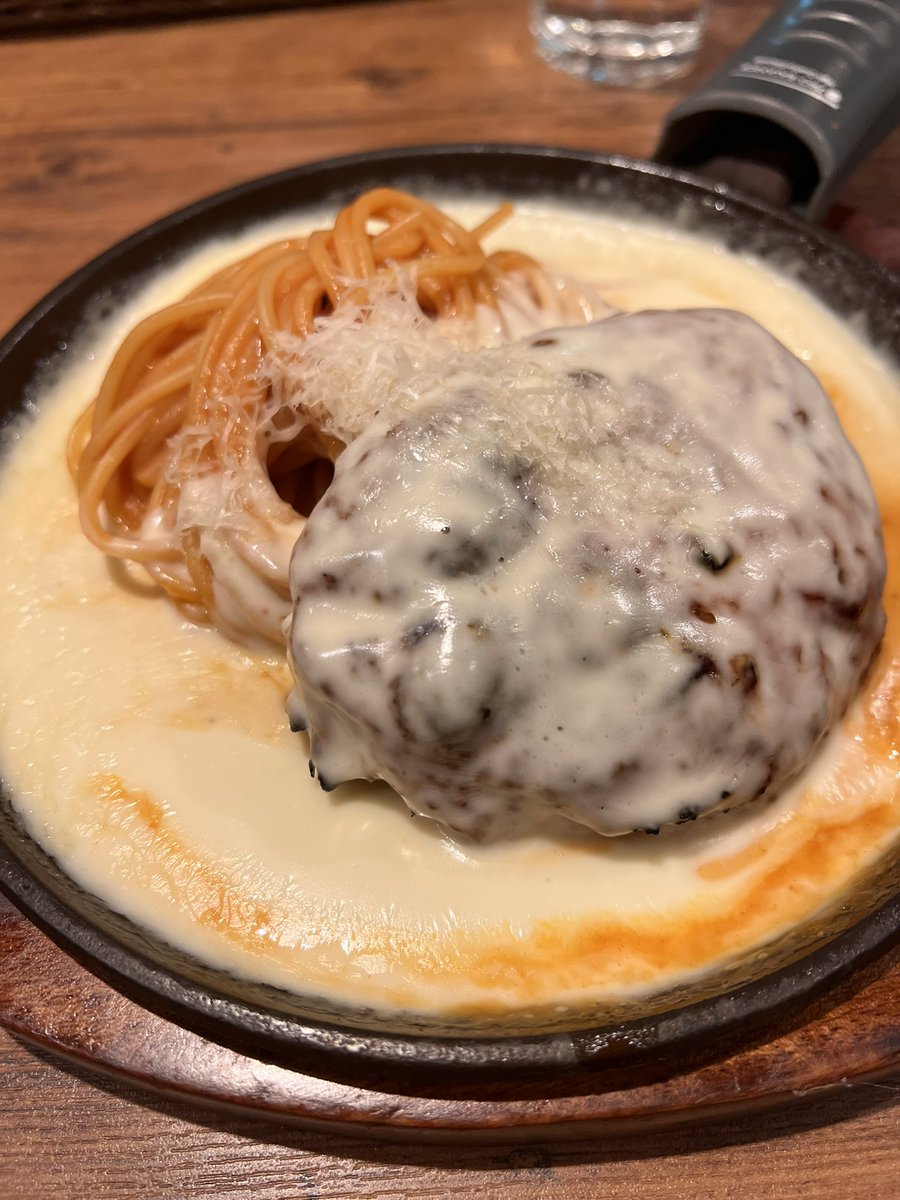 シマエナガとチーズソースハンバーグ 安定のチーズソースハンバーグ