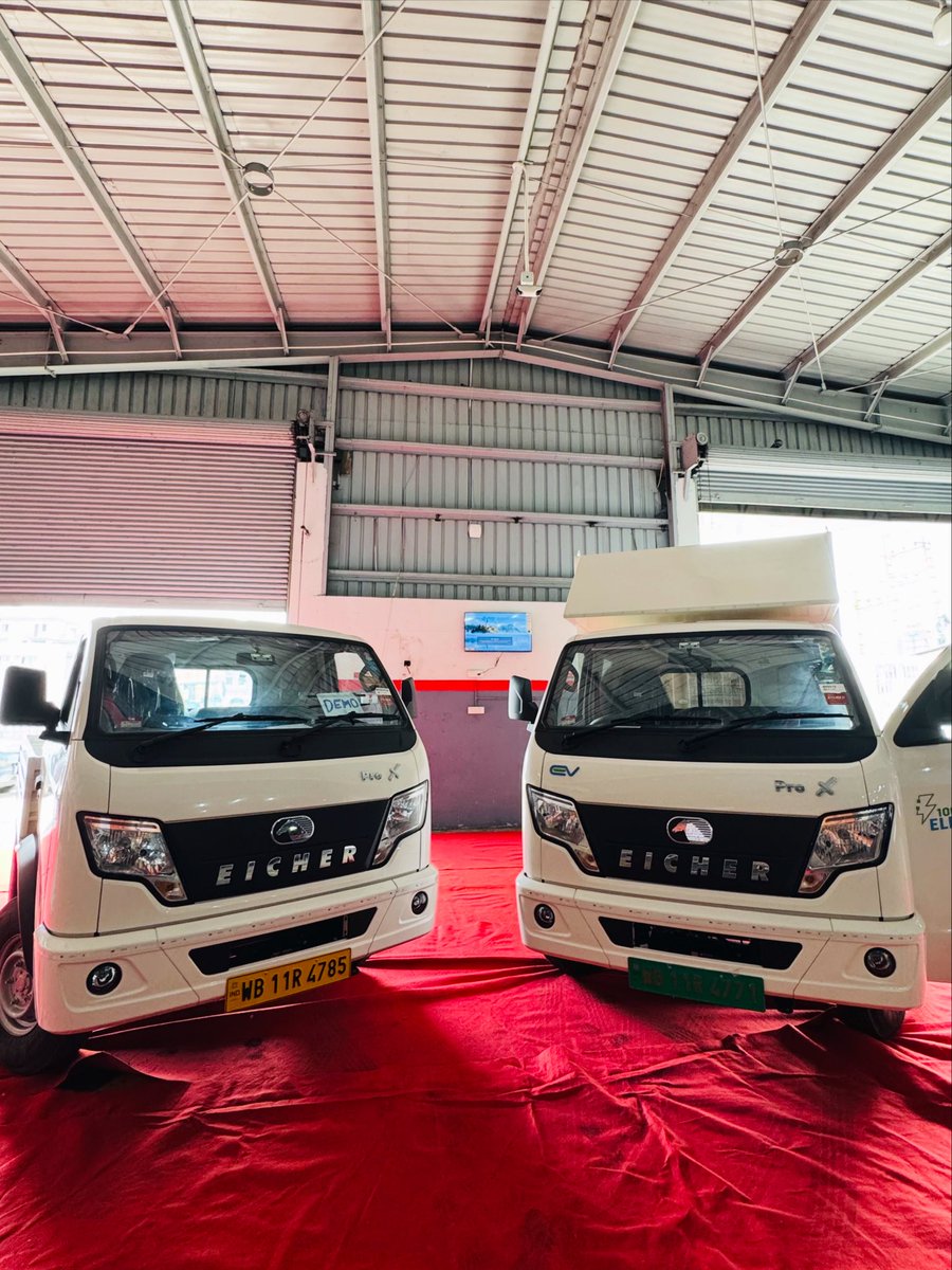 FutureAuto6789's tweet photo. Introducing the next generation vehicles our Eicher Pro X…
Coming in Diesel/EV/CNG IN 3/3.5T with 9.8Ft/10.8Ft

Experience the luxury,comfort and safe ride in your day to day life..

STAY TUNED!!!

Dm For Bookings/Contact-9007022171

#eicher#eicherprox
#nayisochnayeraaste https://t.co/luurNVdJFE