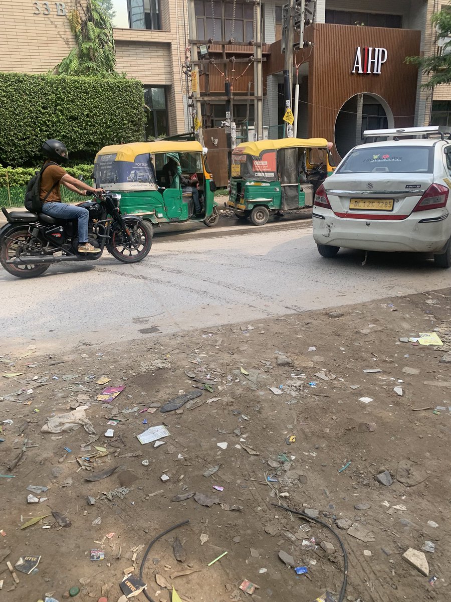 YelahankaForAll's tweet photo. Pl Have all dividers removed and clear all trash, too narrow a road, traffic gets blocked the moment a vehicle stops. @TrafficGGM https://t.co/WvM9EkLnEB