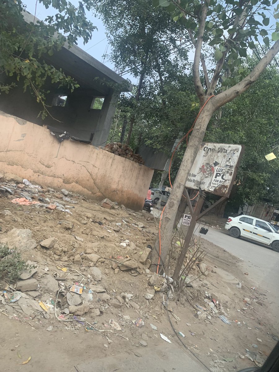 YelahankaForAll's tweet photo. Pl Have all dividers removed and clear all trash, too narrow a road, traffic gets blocked the moment a vehicle stops. @TrafficGGM https://t.co/WvM9EkLnEB
