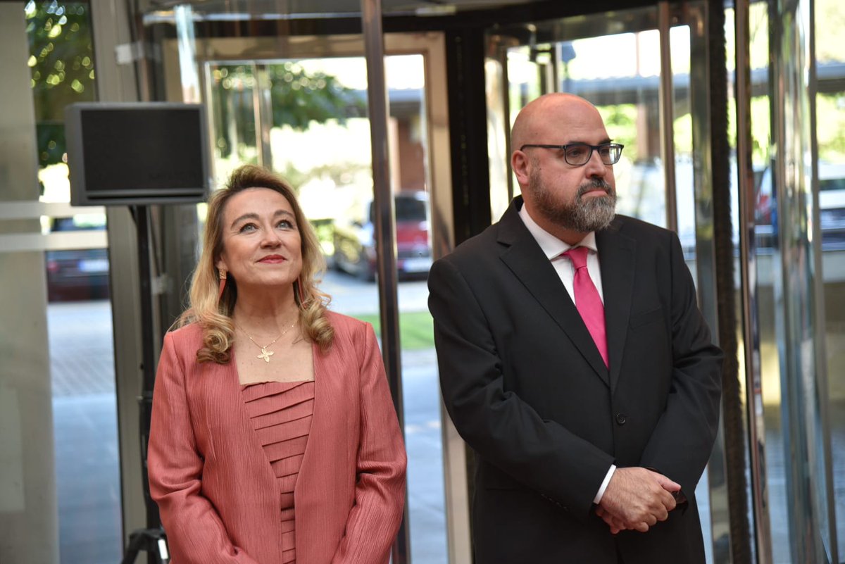 luismiggago's tweet photo. Hoy queda constituido el Consejo de Dirección de la Consejería de la Presidencia de @jcyl para esta legislatura, con especial reconocimiento a la dedicación de los que no continúan. Un equipo con experiencia, y que trabajará incansablemente por #CastillayLeón y sus ciudadanos. https://t.co/6zHJOP9iHJ