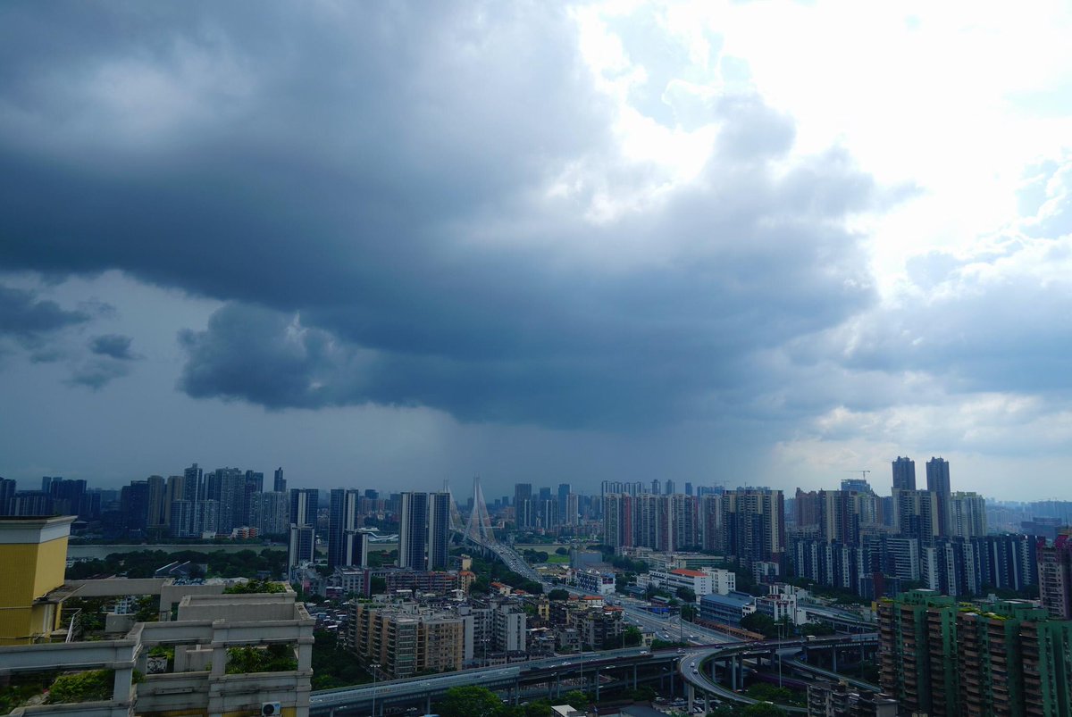 mengmengpx's tweet photo. The typhoon is coming. https://t.co/KtYnoRyuCe