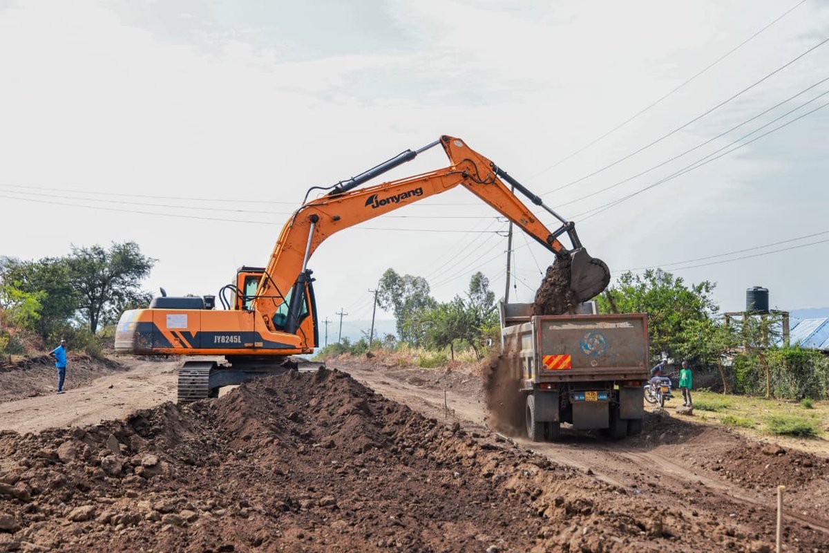 JohnMbadiN's tweet photo. Impressed with the speed at which construction works along Nyabera-Nyatoto-Junction Koguta road in Homabay County is progressing barely three weeks after the launch.

H.E President @WilliamsRuto's administration is deliberate on correcting the past historical injustices of skewed resources' allocation.