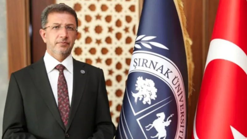 cemilebayraktr's tweet photo. Şırnak Üniversitesi rektörüne ait olamayan ifadeleri, ona aitmiş gibi paylaşıyorlar, rektörü linç ettiriyorlar, tekzip yayınlamıyorlar ve bunu yapanlar X’teki türedi cartcurtHaber hesapları değil, kelli felli gazeteler…

Herkes adalet istiyor ama sadece kendine! https://t.co/S3sbGMMa1S