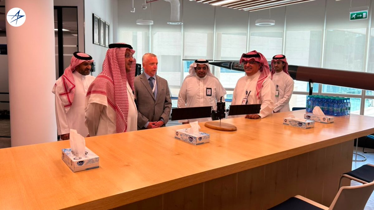 LMMiddleEast's tweet photo. استقبلنا وفداً من مجموعة نيو للفضاء (NSG)، برئاسة المهندس هيثم الفرج، الرئيس التنفيذي للمجموعة، في مكاتبنا بمدينة الرياض، حيث ناقشنا مستقبل قطاع الفضاء في المملكة العربية السعودية، وطموحنا المشترك لتطوير القدرات التي ستسهم في دفع مسيرته وتمكين مستقبله.

@NeoSpaceGroup https://t.co/zQWTXaL3u0
