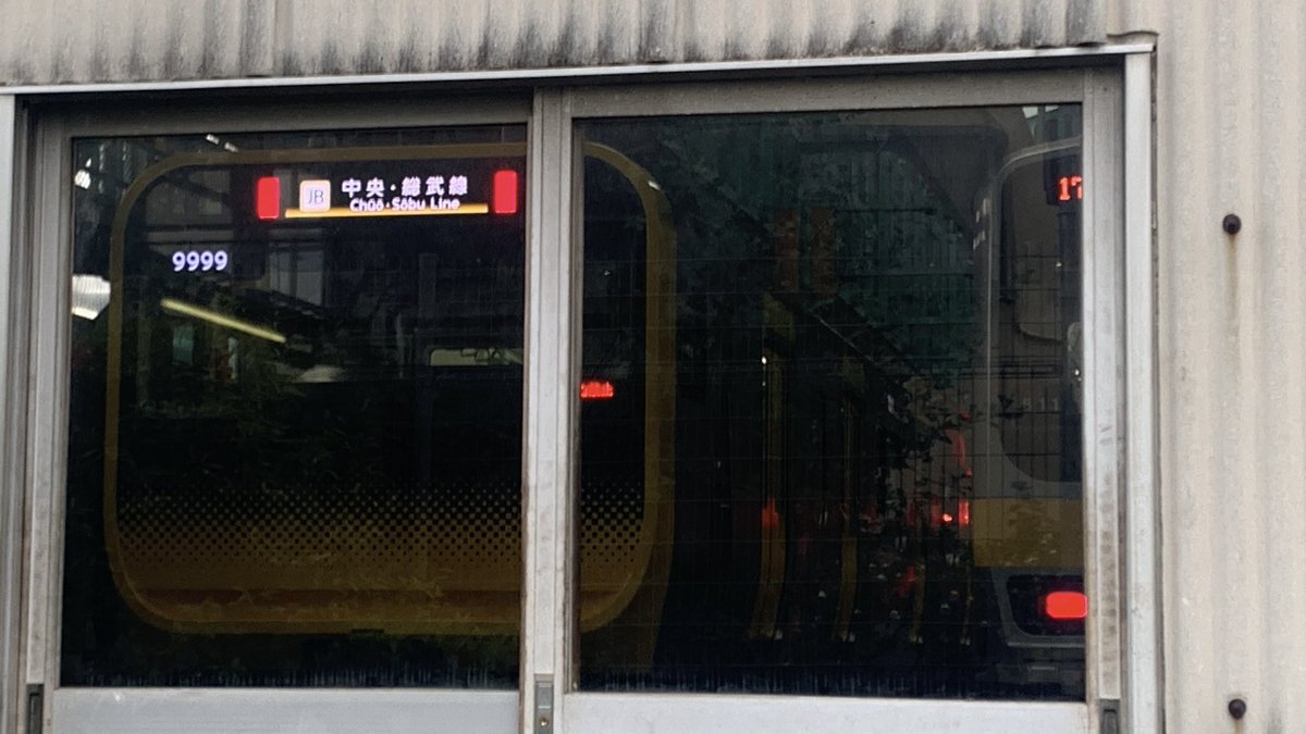 yFmCOoI5NURcOUd's tweet photo. 中央・総武線E235系ミツB31編成、「御茶ノ水」行き表示してました。 https://t.co/wXmWg474jm