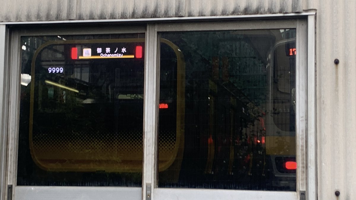 yFmCOoI5NURcOUd's tweet photo. 中央・総武線E235系ミツB31編成、「御茶ノ水」行き表示してました。 https://t.co/wXmWg474jm