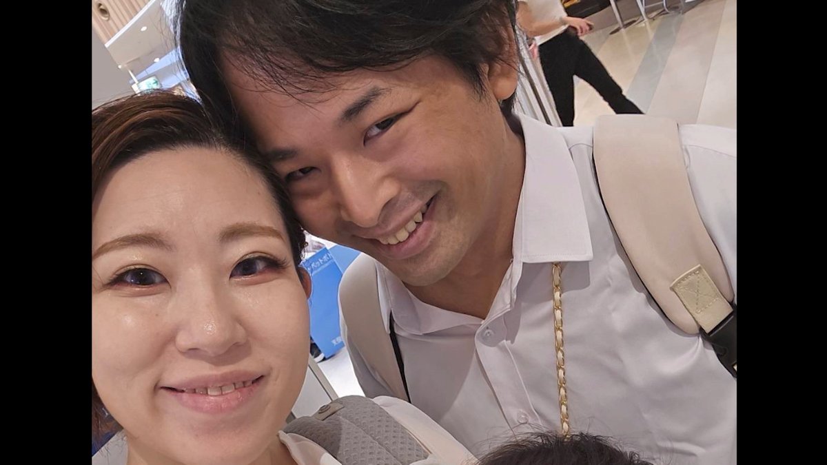 oricon's tweet photo. 『探偵！ナイトスクープ』うまく笑えない夫
https://t.co/RIQd3ugiao

女性(33)の夫は優しくて家族思いだが、一つだけ悩みが。それは「写真を撮る時に自然な笑顔ができない」ということ。こわばったり、どこか胡散臭い表情になってしまう。子どもの成長とともに思い出を笑顔で残したい、という依頼。 https://t.co/xtmj0q2cHi