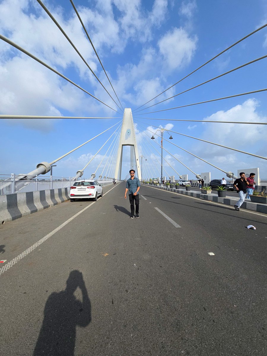 subhashkotharii's tweet photo. Crossing bridges, breaking limits⚡

#dwarka #sudarshansetu #gujarat #subhashkothari https://t.co/5crvEp7ijp