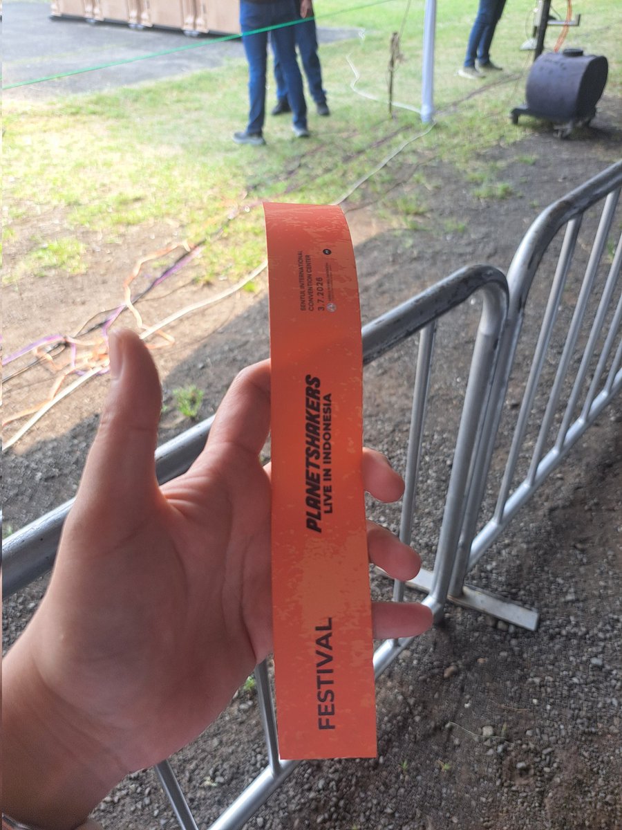 vitapotato's tweet photo. WTS tiket planetshakers jakarta 50rb only, cat Festival.
Dijual 1 karna temen gak jd dateng, cuss ketemu aja dilokasi https://t.co/He54QD7oAk