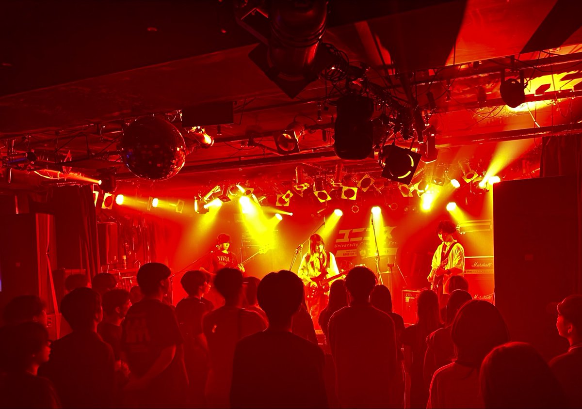 bassontop_EX's tweet photo. 昨日は「ユニコネ vol.10」にお邪魔してきました！
皆さんのパフォーマンス、そしてフロアの熱気に終始圧倒されました🔥

素敵な時間をありがとうございました！(ホットドッグも美味しかったです🌭

#ユニコネ #BASSONTOP #ライブ #ライブハウス https://t.co/WaUf46N53c