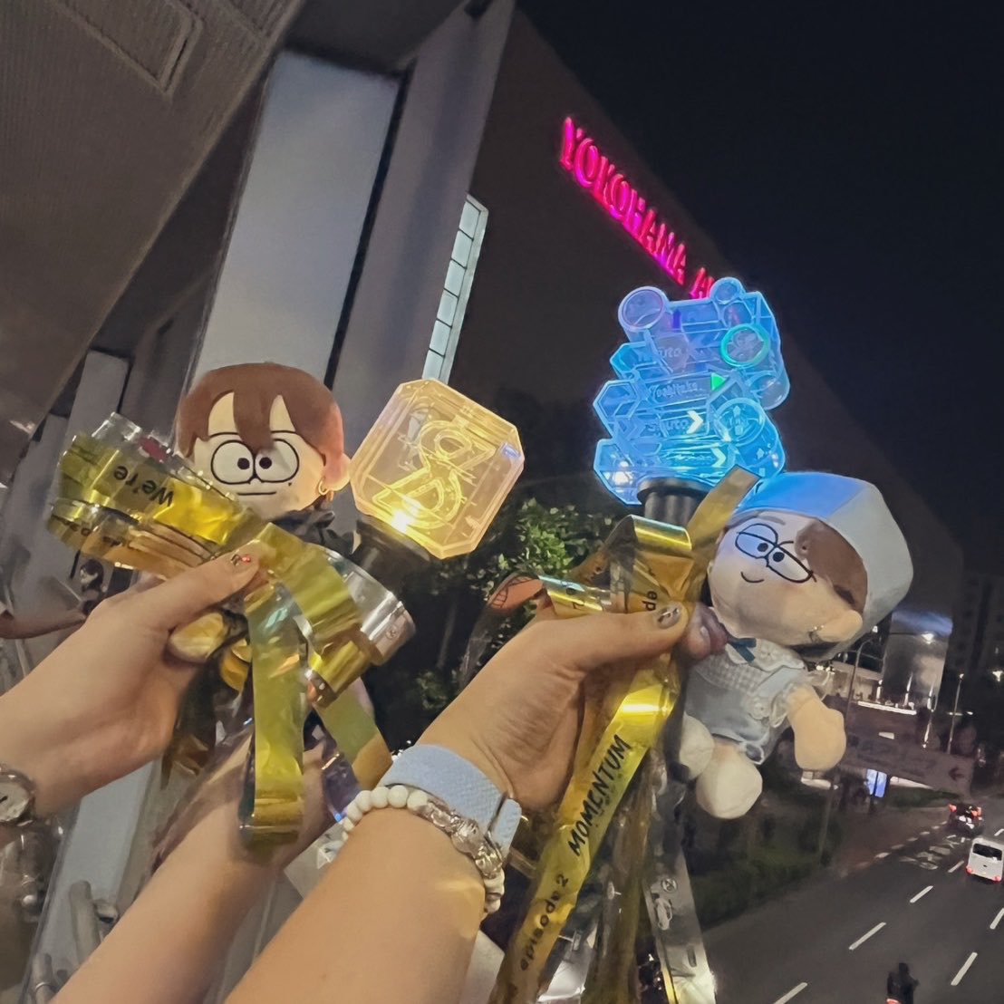 tera_na2's tweet photo. timelesz横アリ初日に
行って来ました😭🕰️🌈🩵
バクステ正面スタンド10列以内
という、素敵なお席でヤバかった😵‍💫‼️

めっちゃ近くてカッコよかった…
全員の視界に入れて全員と目が合ったと
思っている(図々しい🥹w)
真横にminutezでこれまたレア席w

#timelesz_episode2
#timelesz_MOMENTUM https://t.co/KX5cmycFsU