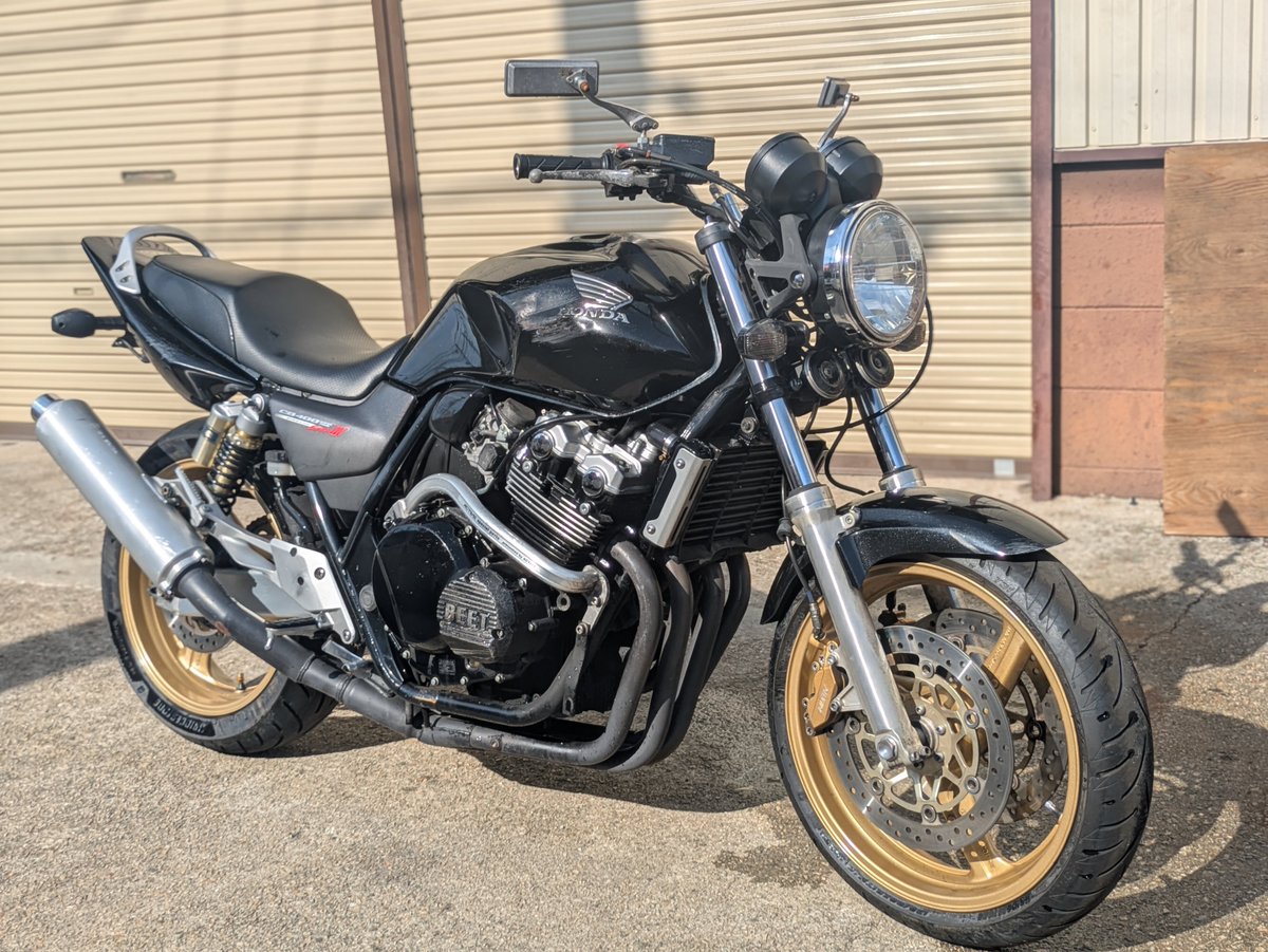 GUYSFactoryGAIA's tweet photo. 🏍️大阪発！CB400SF　販売中🏍️

NC39(ブラック)入庫しました😃
カスタムしてからの納車も可能！全国陸送対応OK👌
💰ローン審査OK
👀現車確認OK
📍大阪・堺市西区

気になる方はお気軽にお問い合わせください🚀
#スーフォア売ります #CB400SF #NC39 #NC31 #NC42 #バイク屋 #大阪発 #GAIA #専門店 https://t.co/6eboQQYw7v
