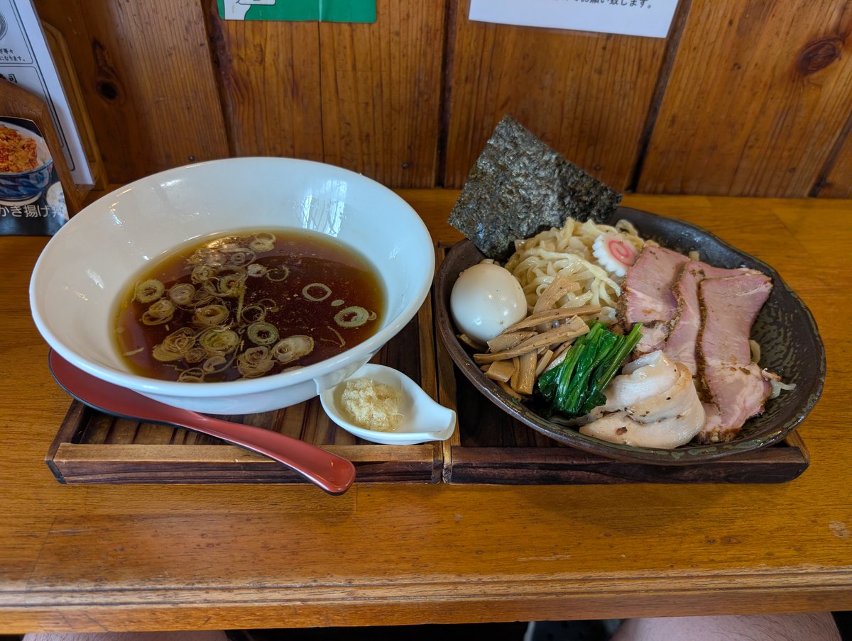 63_mtk's tweet photo. 麺栞みかさ

本日のおすすめ
しなそばつけ麺・手打ち麺で🍜🍥
今日はちょっと二日酔いなので、つけ麺だけです😅
手打ち麺が美味い😋

#麺栞みかさ https://t.co/8umvUh5s17