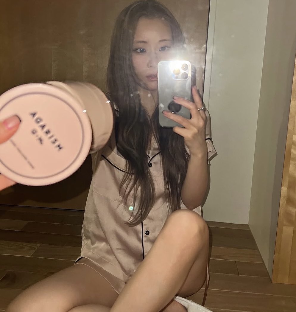 COSMEDIA_OFFI's tweet photo. 重盛さと美も使ってるスクラブがガチでモテる女すぎて沼…

つるっつる美白肌で全身シャネル臭放っちゃうからこれ使った日は気のない男には近づくな https://t.co/WjCvhAawRO