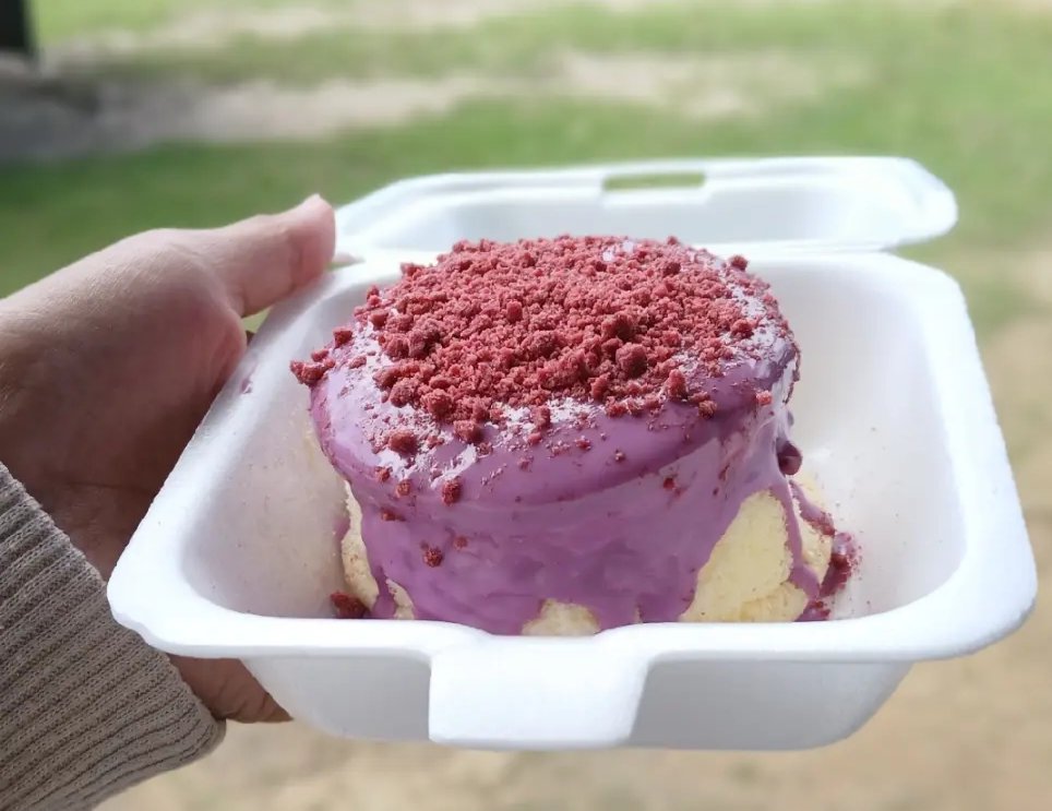 eatdrink75's tweet photo. Souffle cupcakes? These are the most delucious cupcakes on the planet! Soft, warm, moist, sweet, and unbelievably delicious
#sweet #cupcake #dessert #sugarcrash #foodie #eat #delicious #cake #donuts #souffle #yummy https://t.co/6PPeAsFt63