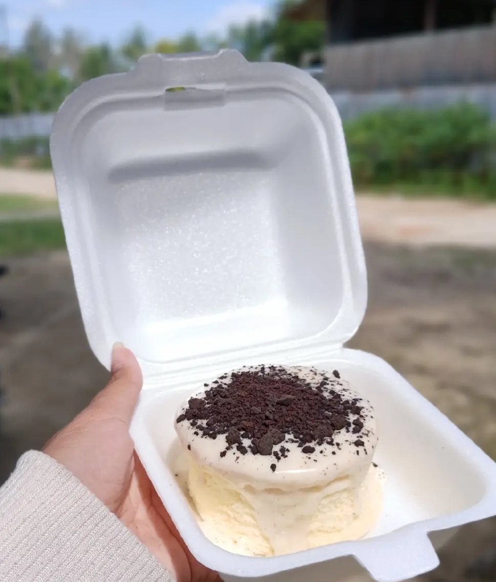 eatdrink75's tweet photo. Souffle cupcakes? These are the most delucious cupcakes on the planet! Soft, warm, moist, sweet, and unbelievably delicious
#sweet #cupcake #dessert #sugarcrash #foodie #eat #delicious #cake #donuts #souffle #yummy https://t.co/6PPeAsFt63