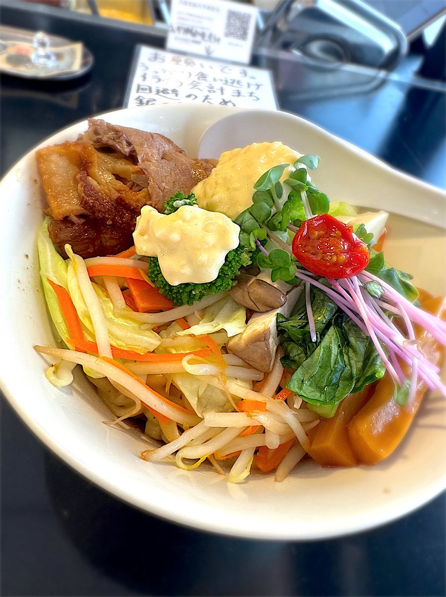 morimi32's tweet photo. @yamayochi55 ふむ、別のポストであげてるけどよっちーのために別角度でもう一度！！
「退院限定 極太まぜそば（塩）」！
醤油味もあるでよー(๑´ڡ`๑)💕 https://t.co/U8dVSxaBWH