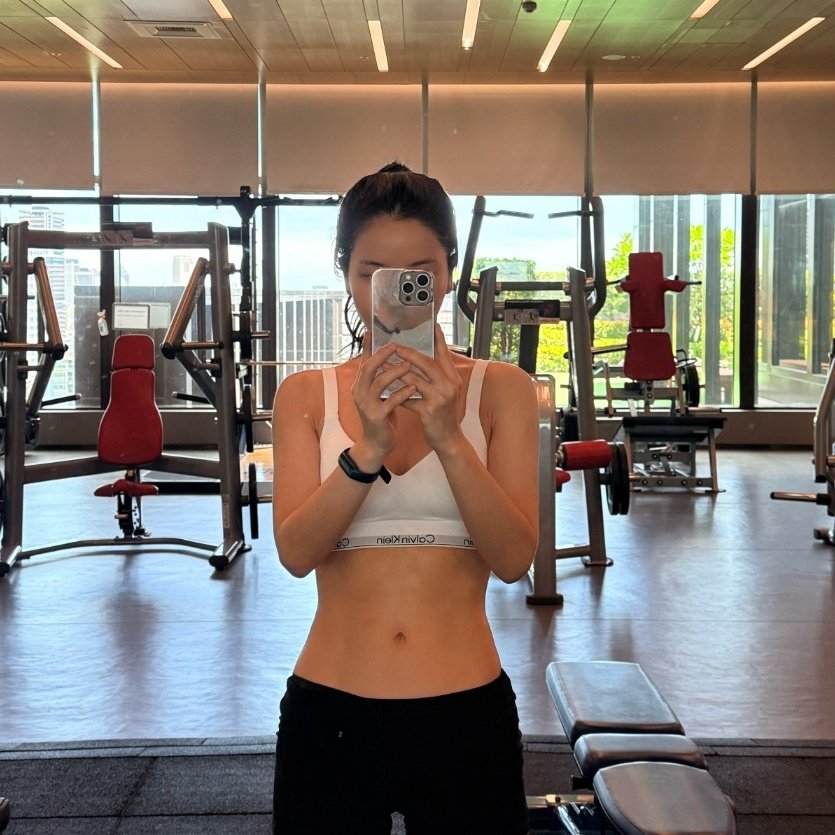 tiwoongki's tweet photo. EXCUSE ME, MISS KIM?????

#yongyongdie https://t.co/Sb4vNt73Sf