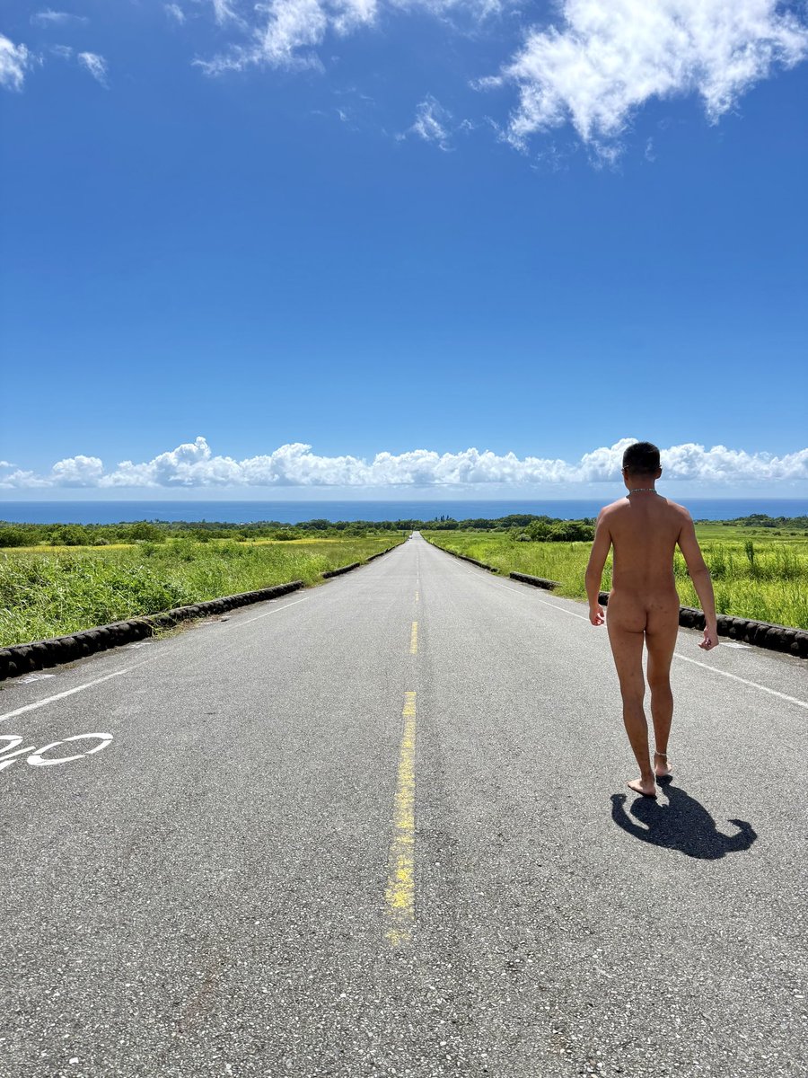 JedaDoma's tweet photo. 一路向海

#天體 #野裸 #全裸 #裸行者 #裸遊天下 #裸體主義
#nudist #naturalist  #nudistlife #nakedinnature 
#nudehiking https://t.co/SF8PWtN0tw