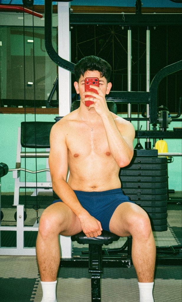 stfuvincee_'s tweet photo. pauwi na galing gym baby https://t.co/GNjYMzghQ7