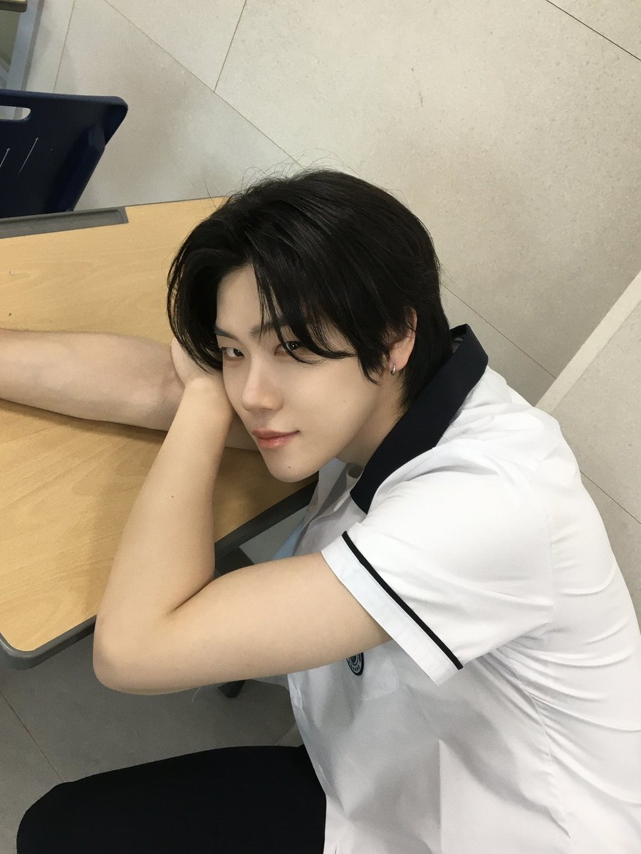 CYE_MEMBERS7's tweet photo. 🏫🎒😴

#장여준 #JANGYEOJUN 
#CLOSEYOUREYES #클로즈유어아이즈
#CYE #클유아 https://t.co/zSplnevBnY