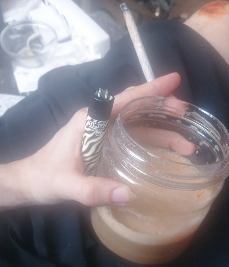 m0ristxrving's tweet photo. Goo~dd morning everycherodd~~
Tday we go back home n here I am waitin for our medical appointment n our Carrefour order w ma coco n ma coffee lmao
How y'all doinn tdayy~? 
#drugstwt #coketwt https://t.co/AeRtlzhi1I