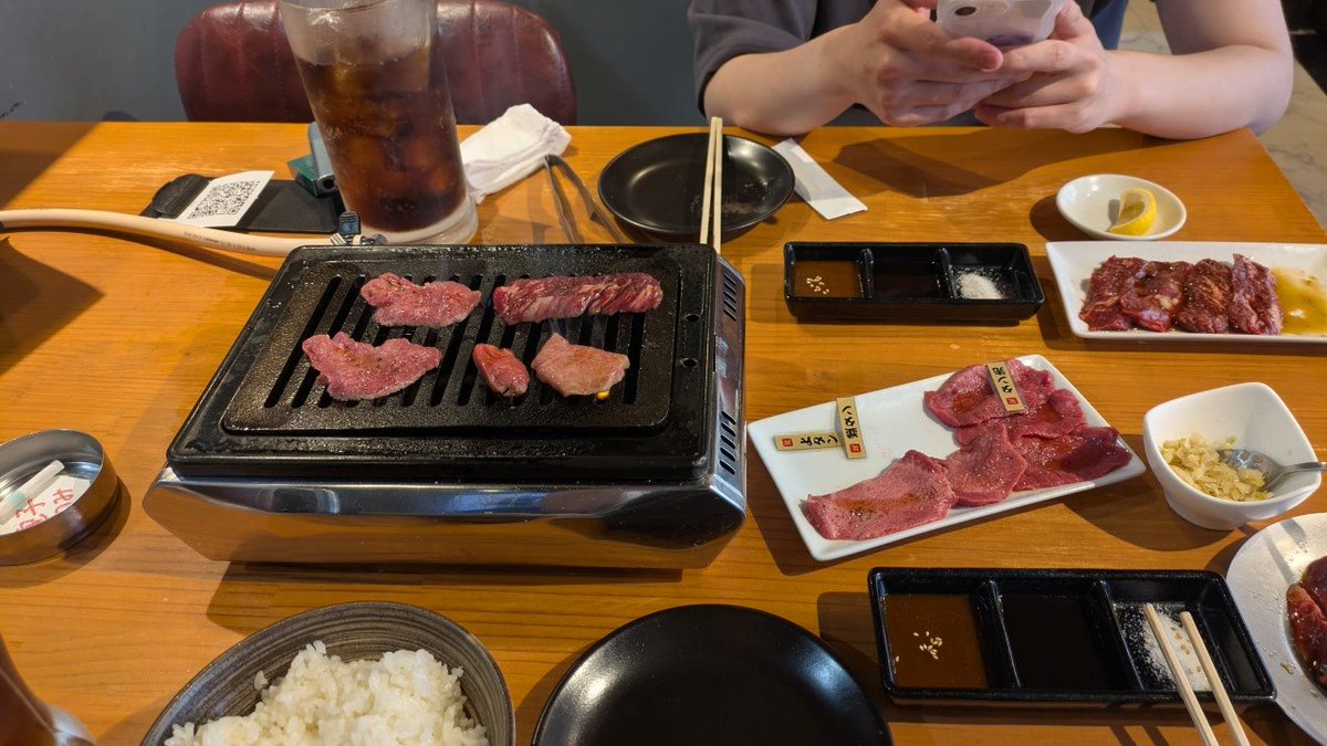 ttyon__'s tweet photo. てんちゃんと肉！ https://t.co/rdHQNBjlAf