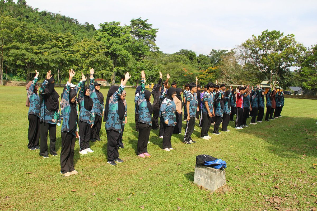 tvetmararembau's tweet photo. Kawad Kaki KESATRIA pelajar Semester 1.
Sesi pengenalan dan asas kawad kaki.
#WeAreGenMARA
#MerakyatkanMARA
#HebatkanMARA
#HidupBiarBerjasa
#MalaysiaMadani
#60TahunMARA
#MenjunjungAmanah
#artdesigncollege #tvetmararembau #tvet #artanddesign #designcollege #designinstitute https://t.co/bFinbc9qZo