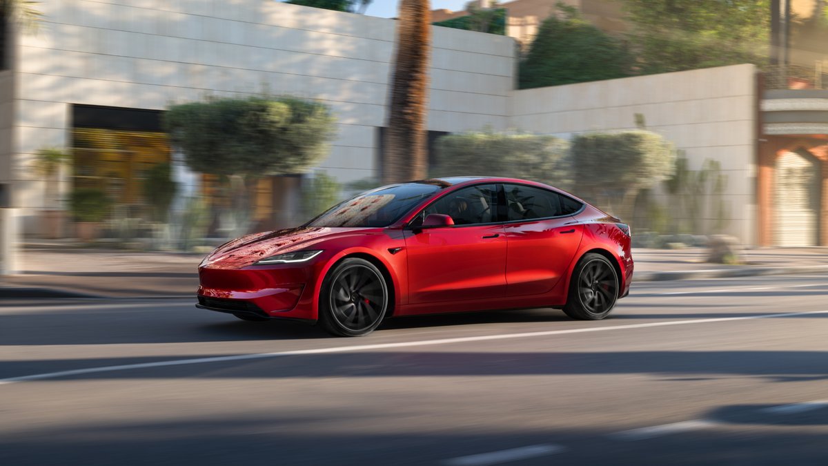 teslaeurope's tweet photo. Just send it 

Model 3 &amp; Y Performance now available in Morocco https://t.co/0lvAN3wipl