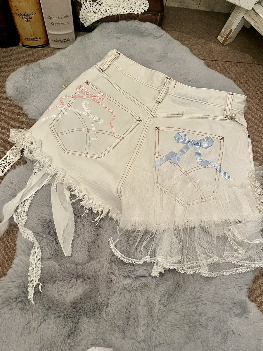 comyu_tokyo's tweet photo. -- new arrival --

￼comyu original remake

🍴antique lace denim short pants 🍴 https://t.co/7dCHwR0BYH