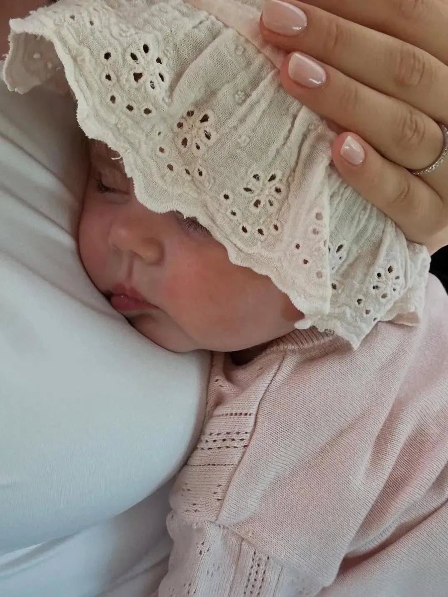 softmossy's tweet photo. lace cap on a sleeping beauty https://t.co/cUlxCMs0Tc