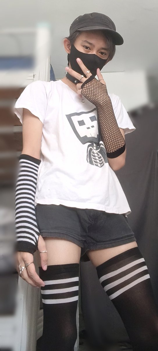 Nico_Hail302020's tweet photo. #FemboyFriday :3 https://t.co/JiIz1WE4Wj
