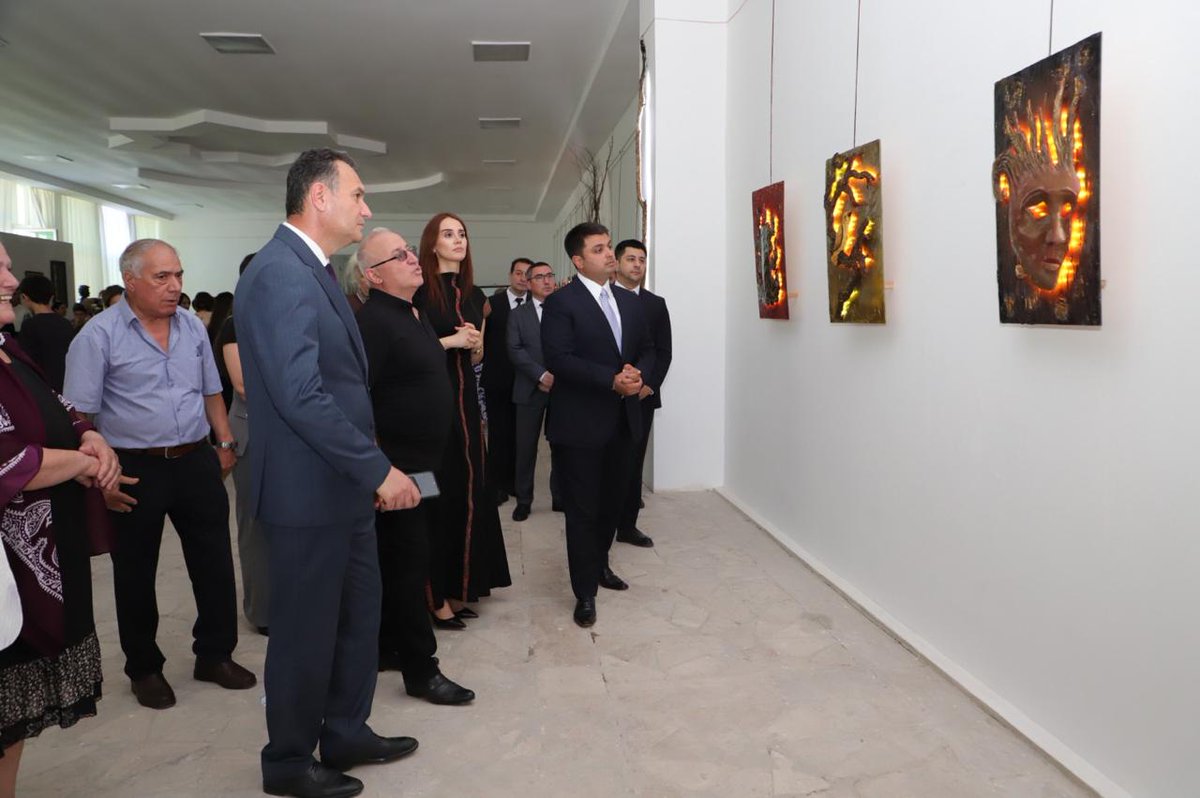 NeftcalaRayonIH's tweet photo. Neftçalada “Şəhərsalma və Memarlıq İli” çərçivəsində “Sirr” adlı rəsm sərgisinin açılışı olub.

Ətraflı: https://t.co/7QH8RDB2id https://t.co/rlBRmtgSTt