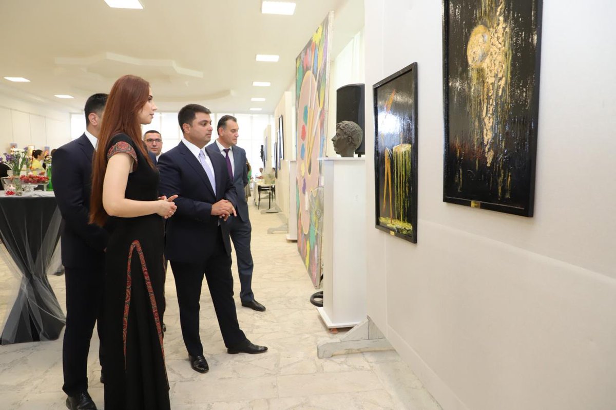 NeftcalaRayonIH's tweet photo. Neftçalada “Şəhərsalma və Memarlıq İli” çərçivəsində “Sirr” adlı rəsm sərgisinin açılışı olub.

Ətraflı: https://t.co/7QH8RDB2id https://t.co/rlBRmtgSTt