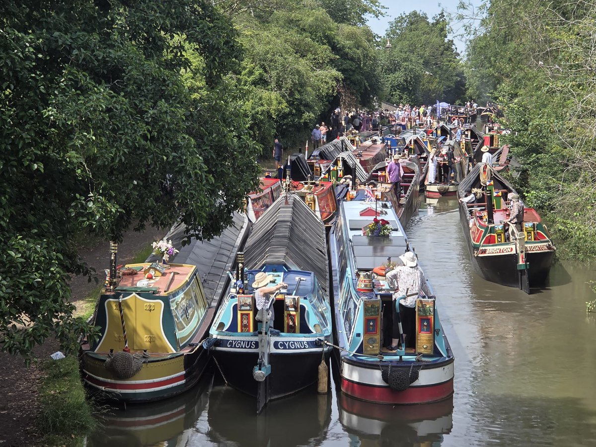LNBP_Braunston's tweet photo. Rewind to last weekend and a few pics from what was a busy weekend at Braunston Marina and in and around the village with the annual Braunston Historic Boats Weekend.
Thanks to Rachel for the photos.
#communityboating #historicboats #Braunston #northamptonshire https://t.co/UGEWNEFsN9