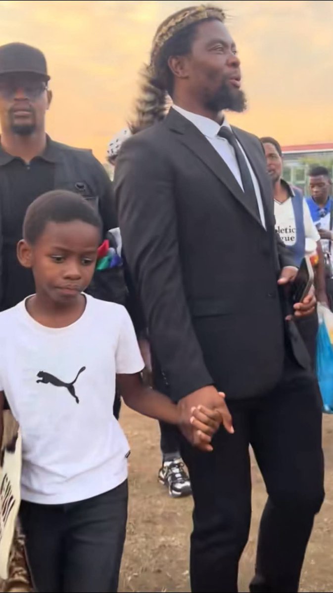 CarandProperty's tweet photo. @PumasMX @PUMA @pumafootball @PUMAGolf @PUMASouthAfrica don't sleep on my future leader his gaving you free promotion imagine.
Send his something for winter.
#pumasa #puma https://t.co/OgEkdhzMPy