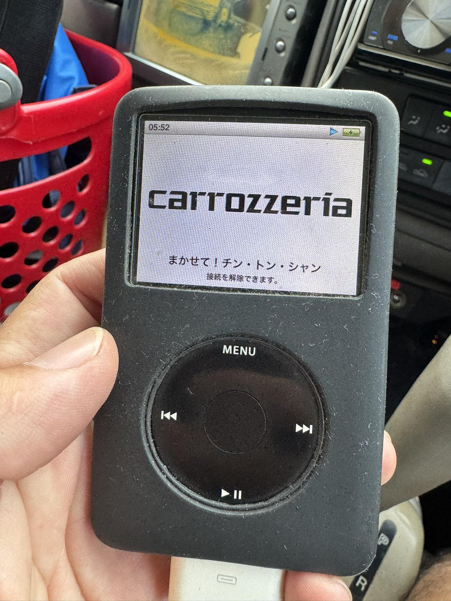 B1G_BLUE's tweet photo. タイタンにiPod繋いでみたら画面に曲名表示できた！めっちゃええやん！前時代的！！！ https://t.co/JrjgROpw6f
