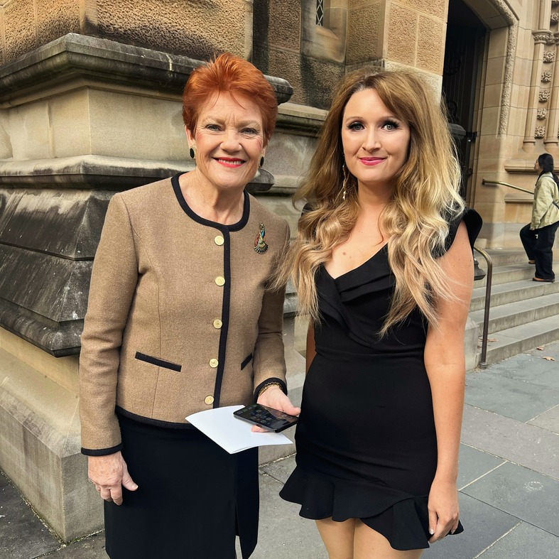 KobieThatcher's tweet photo. It was nice to meet Pauline Hanson today.

One of the very few politicians who actually puts Australians first.

She's our best hope of saving this country 🇦🇺 https://t.co/95VNoTiG6D