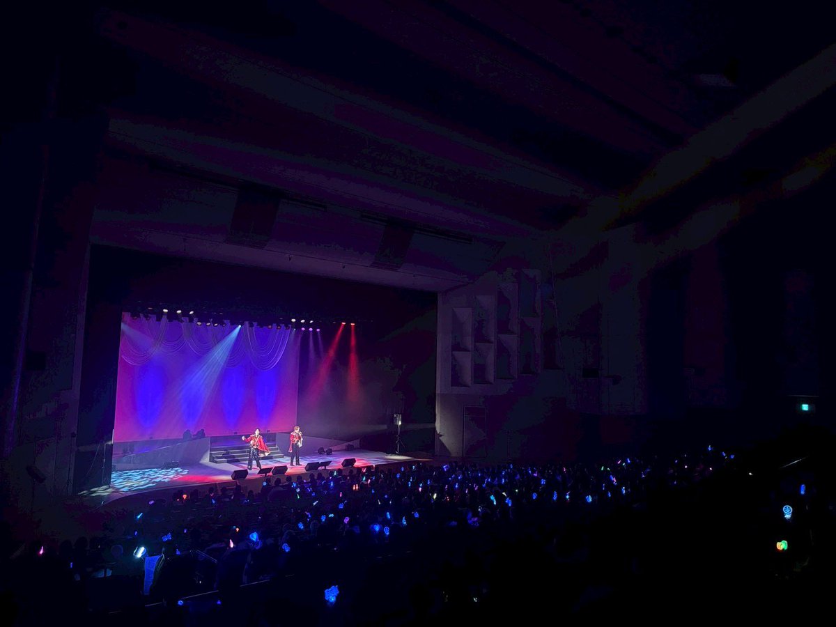 shoji_fuurin's tweet photo. 埼玉県 サンシティ越谷市民ホール 大ホール
「三組競演！歌の祭典コンサート」

青山新さん、木村徹二さんと
盛り盛りのだくだくでお届け致しました！

お二人の歌声が素晴らしすぎて
音楽を全身で感じたステージでした！

色んなジャンルのカバー曲のラインナップ！
いかがでしたか？

お客様の笑顔最高！MVPでした！！
楽しかったなー！

またこのメンバーで9月に川口でお会いしましょう！！
ありがとうございました！