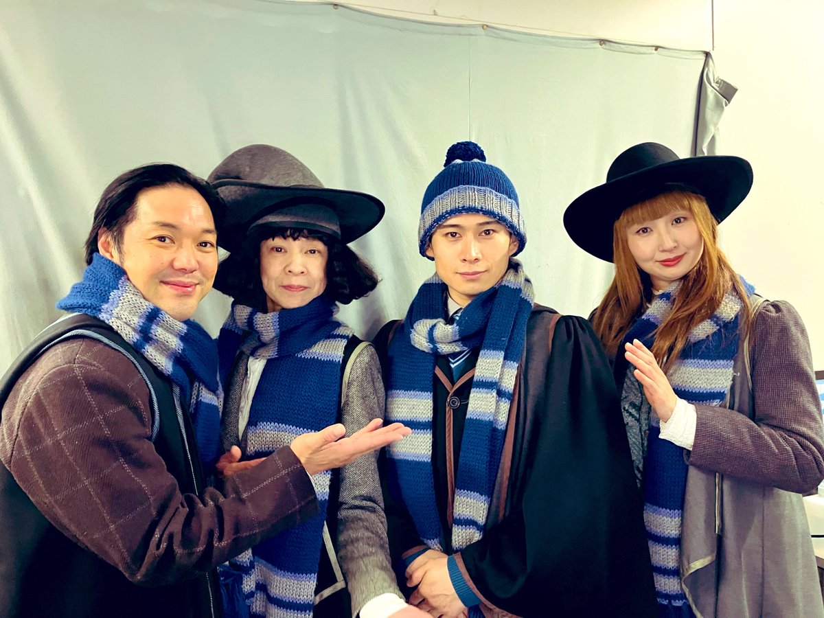 yakumarumba's tweet photo. レイブンクローに新たな生徒として佐藤雄大さんがやって来ました🦅
写真ではおすまししていますが、元気いっぱいボーイです。

今後ともレイブンクローをよろしくお願いいたします。
#ハリポタ舞台
#ハリポタ舞台ラスト
#呪いの子 https://t.co/e9P0MtrO8S