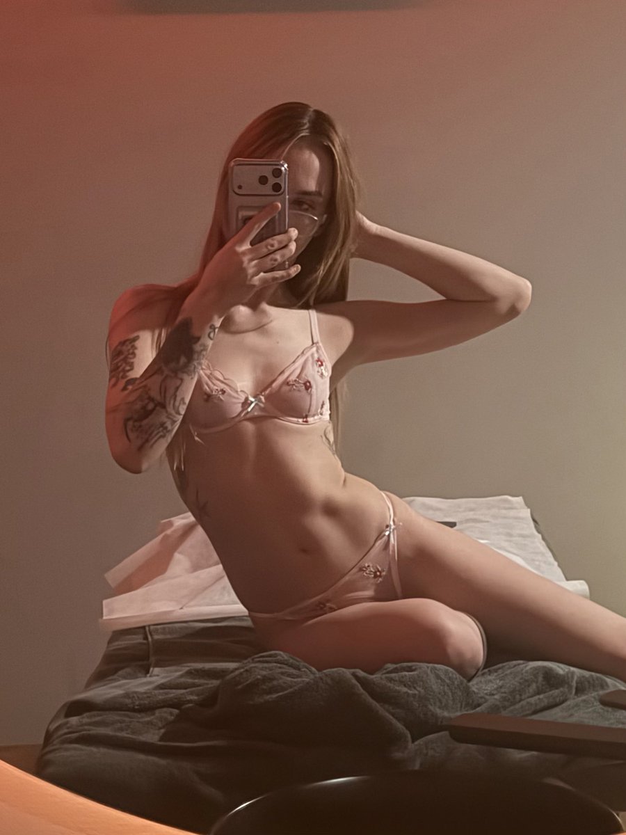 milamelbourne's tweet photo. available in Glen Iris tn 💋 dm for booking info https://t.co/JzB97Fo45b