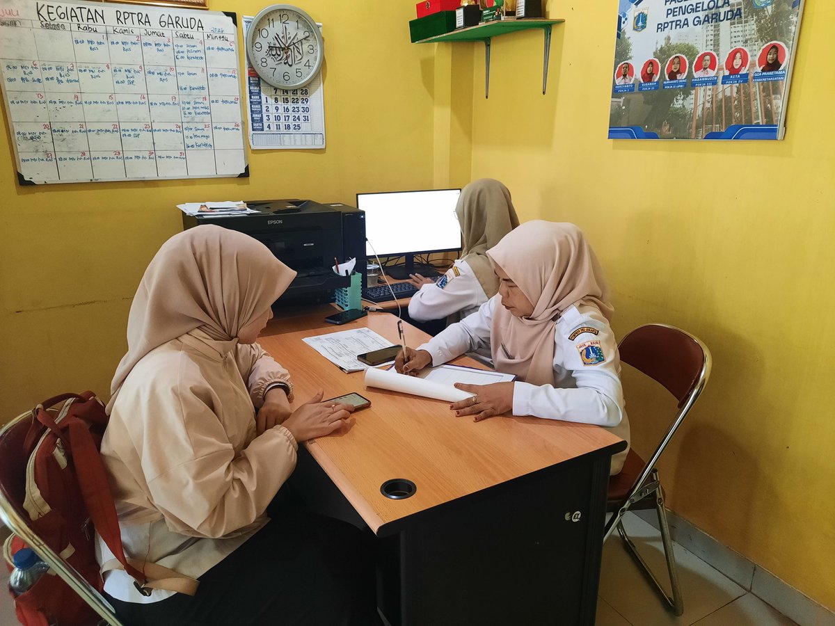 GarudaRptra's tweet photo. Kunjungan PKB dan SATPOL PP kel.cilangkap terkait monitoring RPTRA #rptragaruda @dppappdki @DKIJakarta @WalikotaJaktim @pkkdki @satpolppjakarta https://t.co/rPzjxF2muz