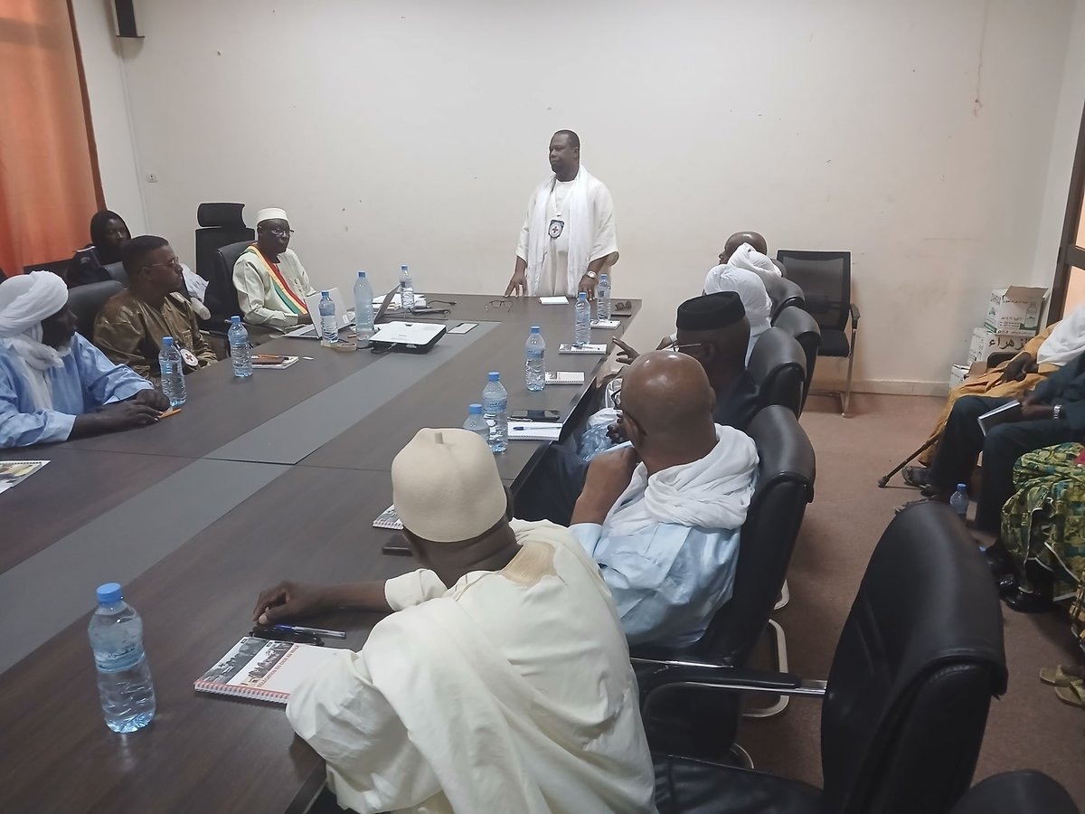 CICR_Mali's tweet photo. #Tombouctou : 40 leaders de la société civile ont échangé avec le @CICR_Mali sur les problématiques de la santé mentale ainsi que son mandat et ses activités visant à soulager les personnes affectées.

Des échanges fructueux qui pourraient renforcer la protection des populations. https://t.co/c8FJeqToKM