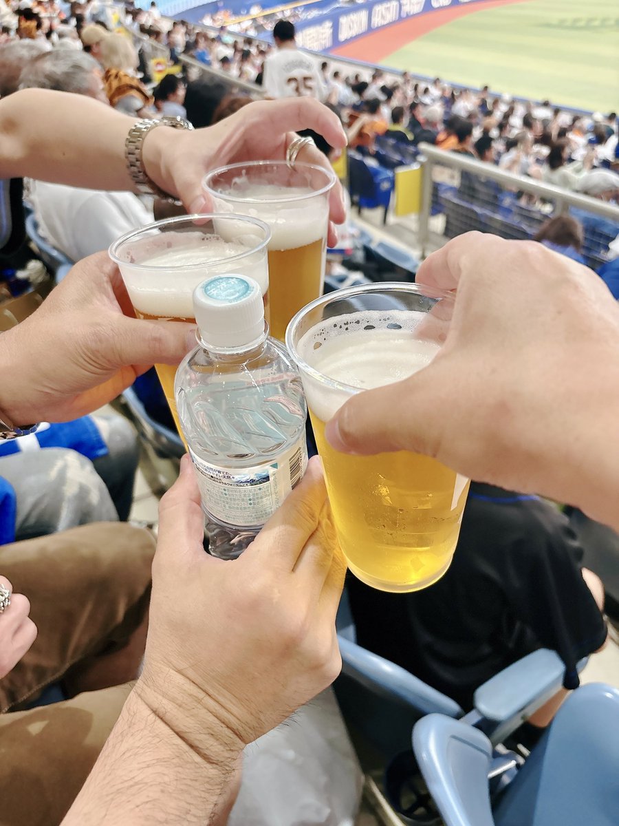 CrHitokun's tweet photo. ソフィアラさんチームと🍻

最高に楽しい🙌

絶対勝つぞGIANTS⚾️ https://t.co/2S5d64MaJK
