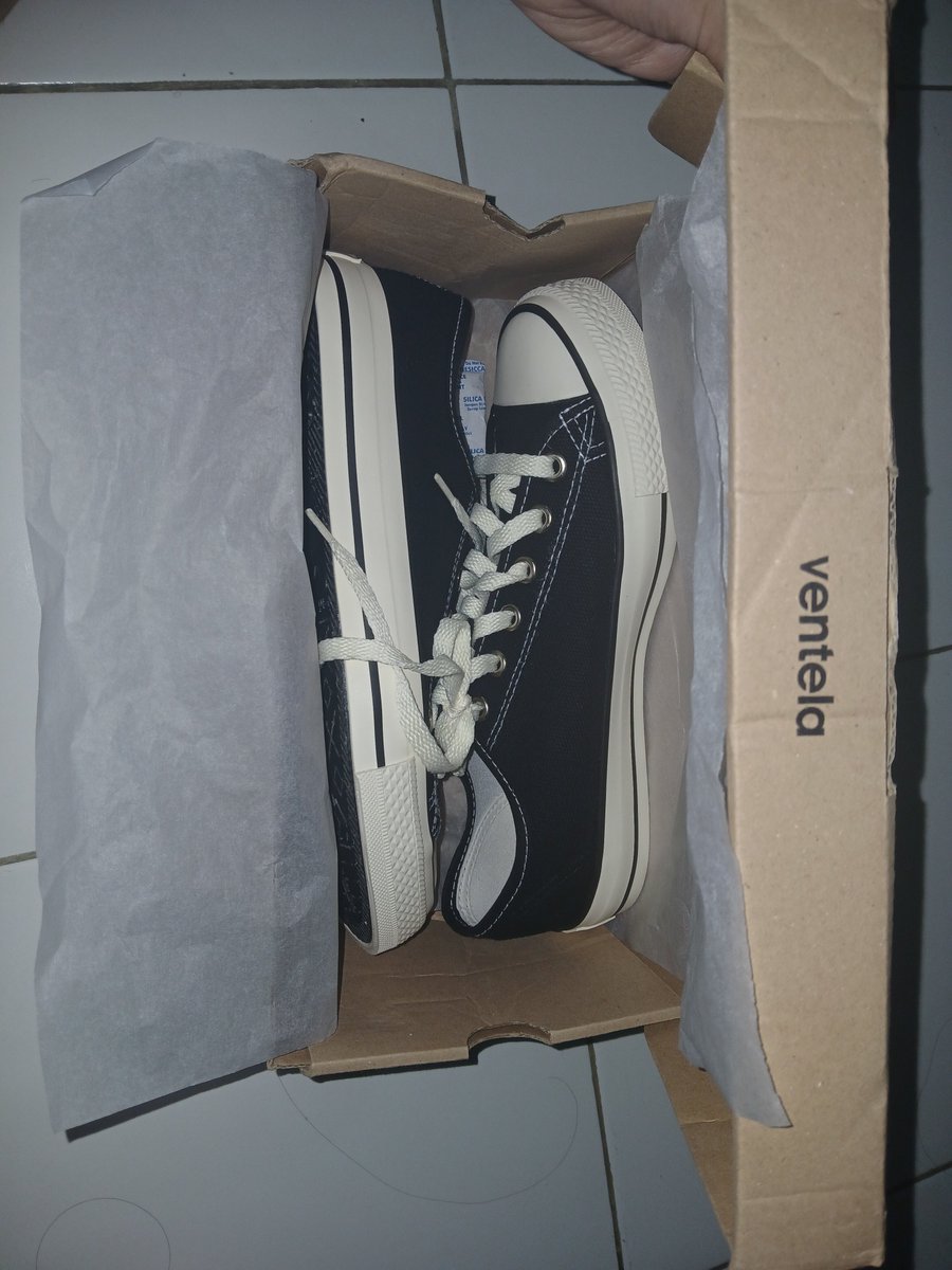 erutales's tweet photo. sepatu ventela low 
size : 39
insole : 25.2 

(+) like NEW baru dipake sekali
reason for sale : kegedean

💸 160.000 nego tipis https://t.co/wHcabN1LZQ