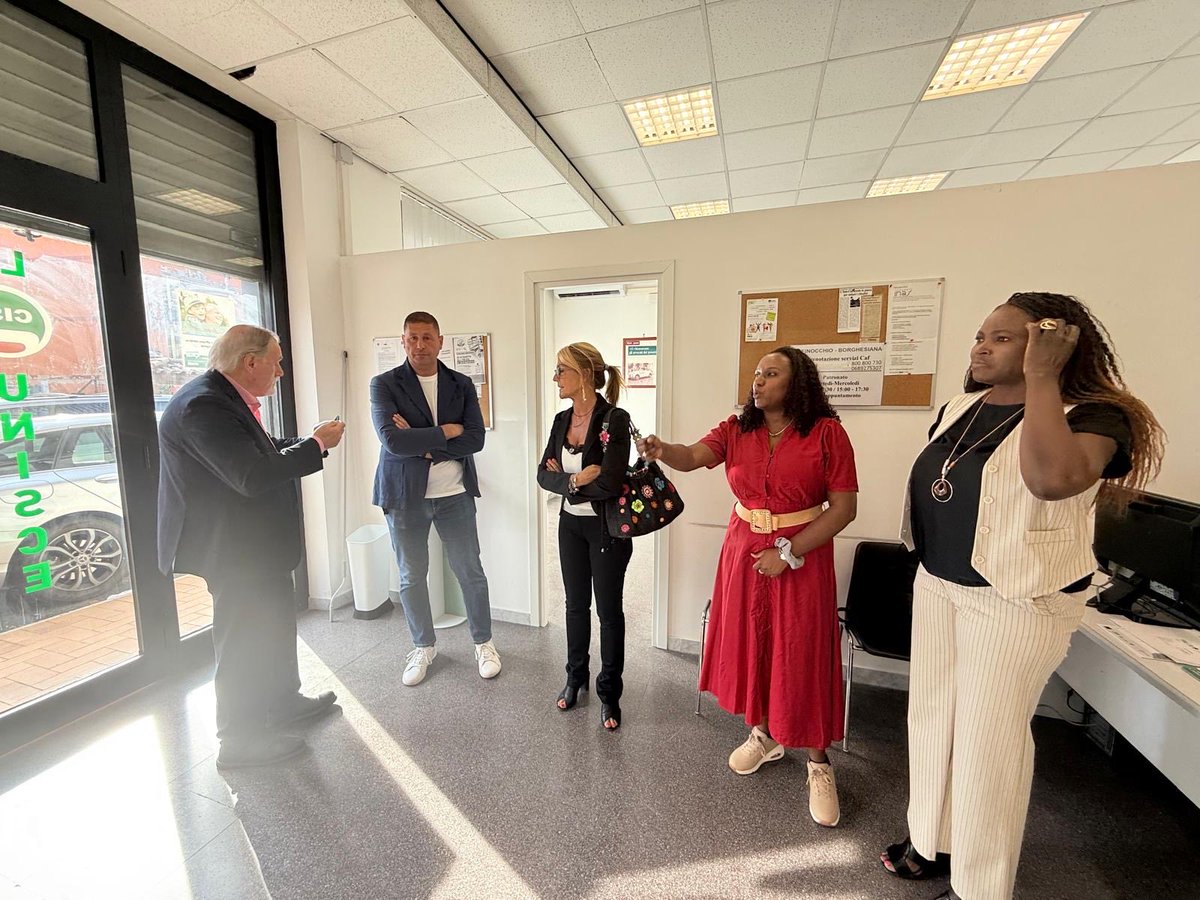 CislRomaRieti's tweet photo. La segretaria generale Rosita Pelecca e la Presidente ANOLF Roma Balkissa Maiga all'inaugurazione di un nuovo sportello ANOLF nella sede Cisl di Borghesiana, in via Fontana Candida 43.

#ANOLF #Inclusione #CISLRomaRieti #CISL https://t.co/FKtEhiQXRn