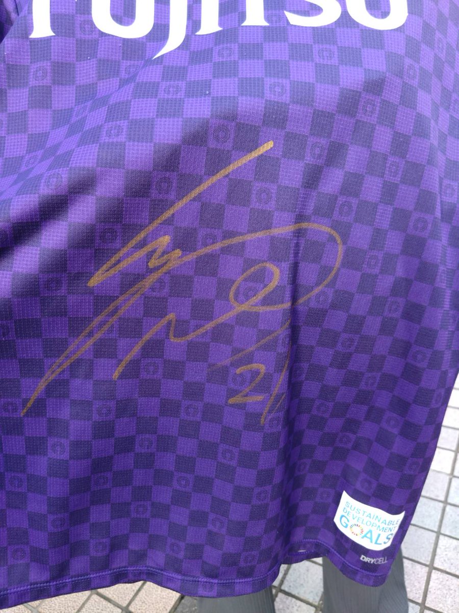 minafro_7's tweet photo. このあとに商店街で偶然出会えて、
サイン会終わってました💧と言ったら書いてくれました😭
ありがとう！早坂選手！！
#早坂勇希 https://t.co/MmjUSKTM00