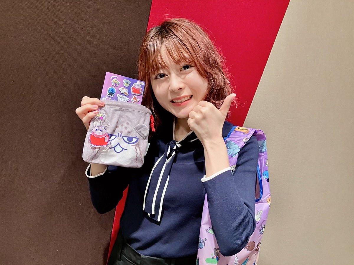 manukomama's tweet photo. 早速いのりんにマヌ〜ルグッズをプレゼントしてきたわ！
すっごく喜んでくれてたわぁ～！

マヌ〜ルグッズは今、銀座ロフトで開催中の「旅する水族館 2026」でも買えるわよ！！

これからは全国のいろんな場所で買えるようになるみたい！ 
すぐに欲しいアンタはオンラインショップをチェック！！🍶🍶 https://t.co/8nm2Oy4ufC